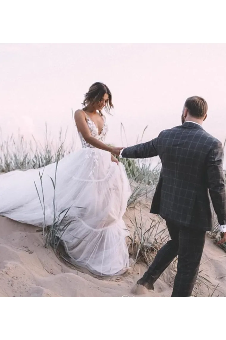 Layered Tulle Skirt Unlined Wedding Ball Gown With Deep V Neck Wedding Dresses